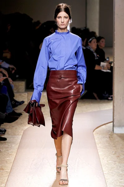Look 15